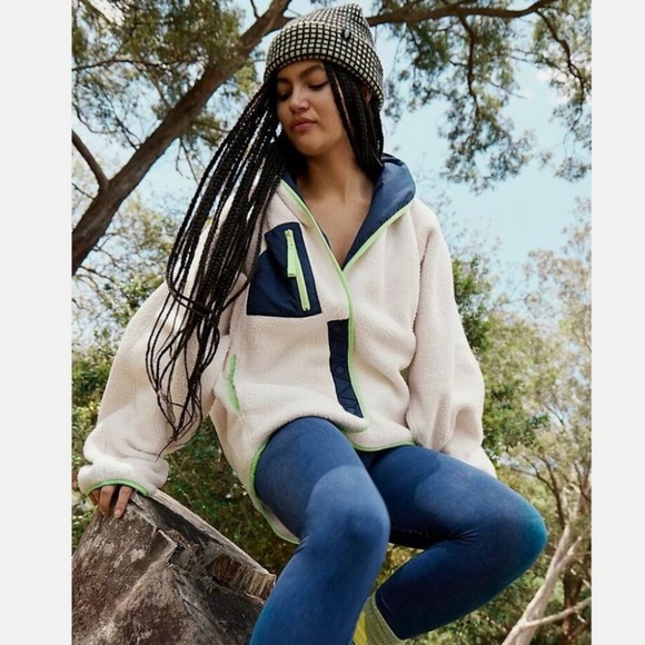 FREE PEOPLE Hit The Slopes Fleece Shawl Jecket - Picture 3 of 14